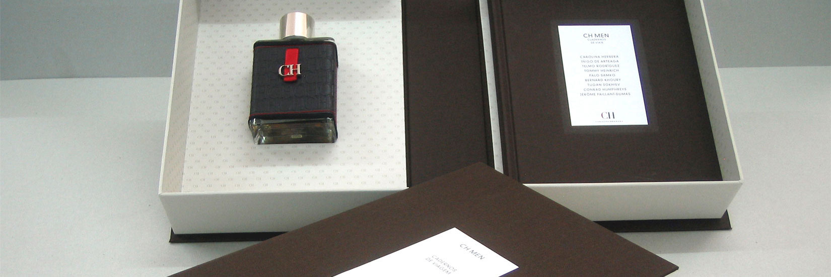 Caja forrada para perfume Carolina Herrera